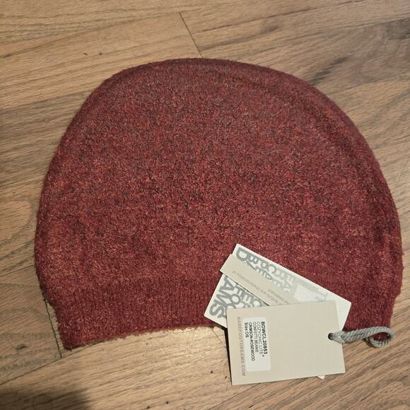 NWT Barefoot Dreams Women's CozyChic Lite confetti Beanie crimson rosewood red - Picture 3 of 4